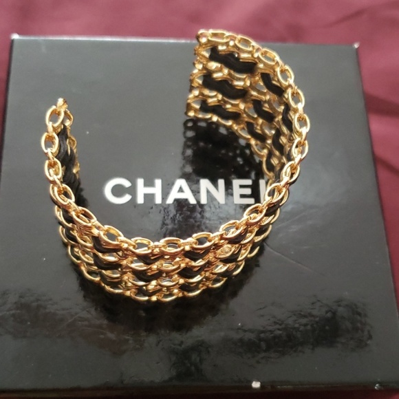 CHANEL Jewelry - Chanel Gold Cuff